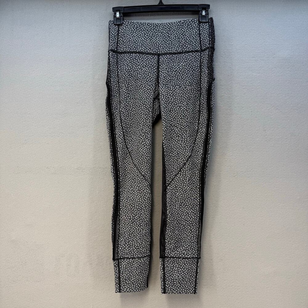 Lululemon Leggings Women's 4 Hit It 7/8 Tight Frozen Fizz Black White Mid Rise